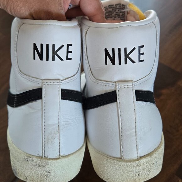 Athletic_Shoes